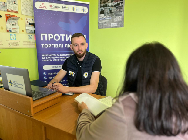 Соціальний супровід: чому він важливий для людей, які постраждали від торгівлі людьми та експлуатації